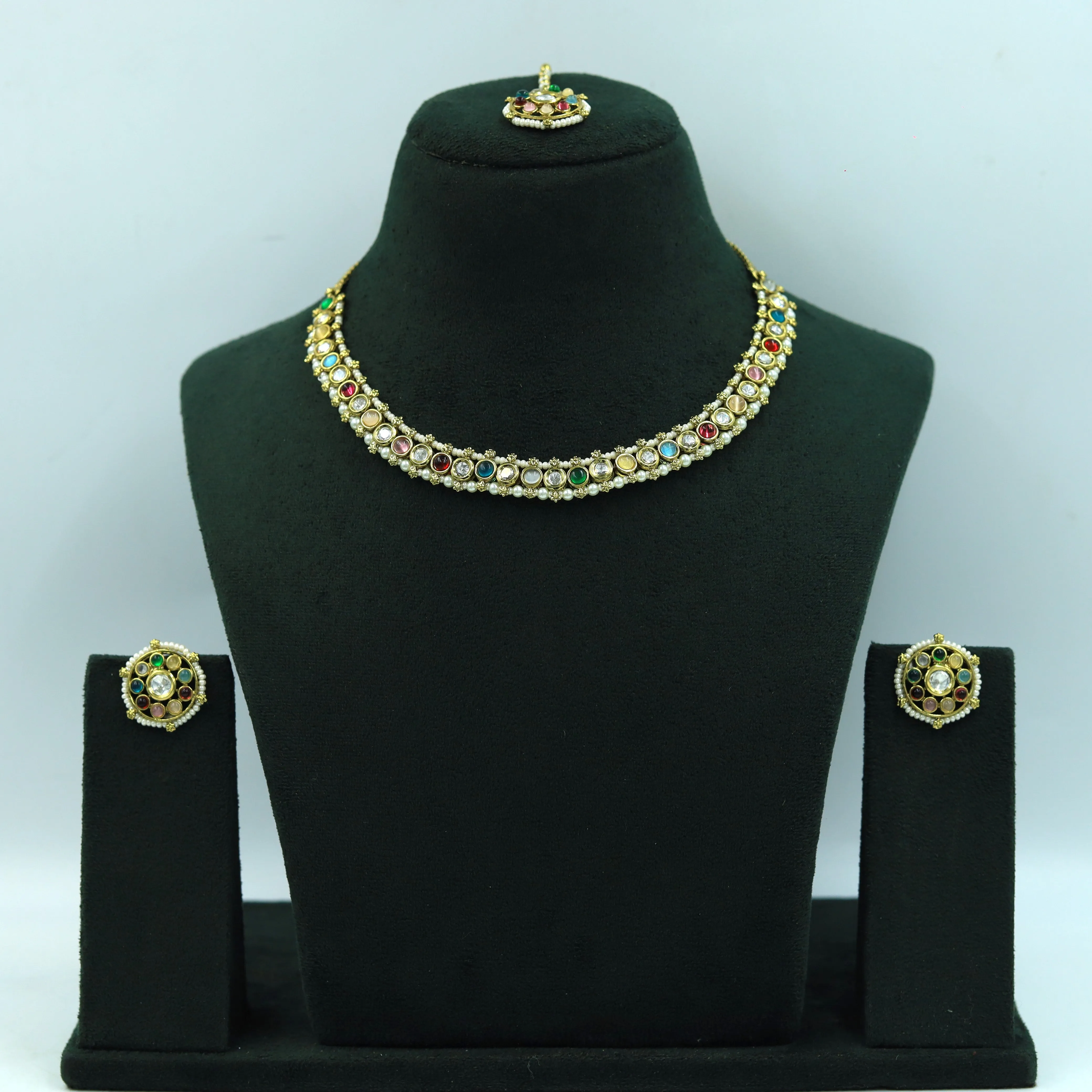 Round Neck Antique Necklace Set 13094-33