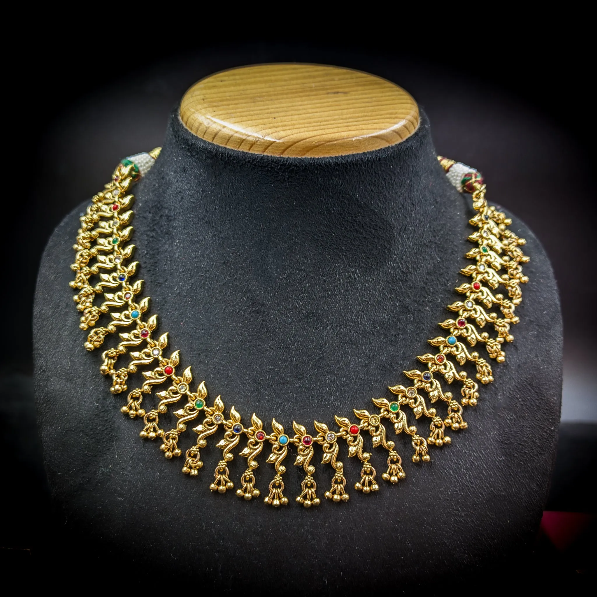 Round Neck Antique Necklace Set 6439-28