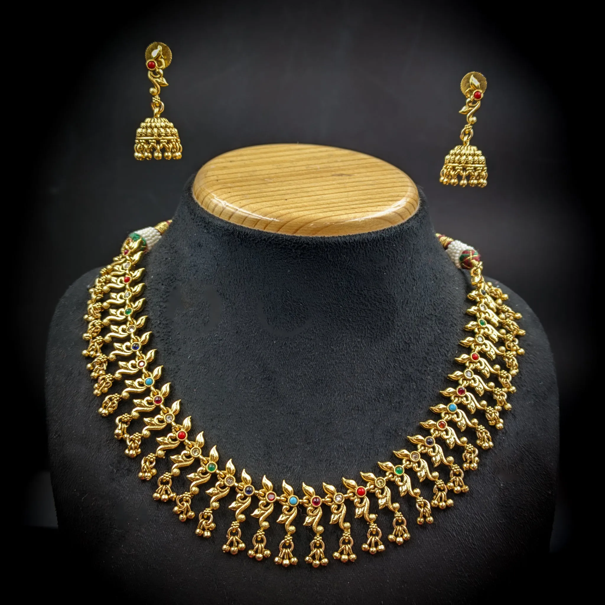 Round Neck Antique Necklace Set 6439-28