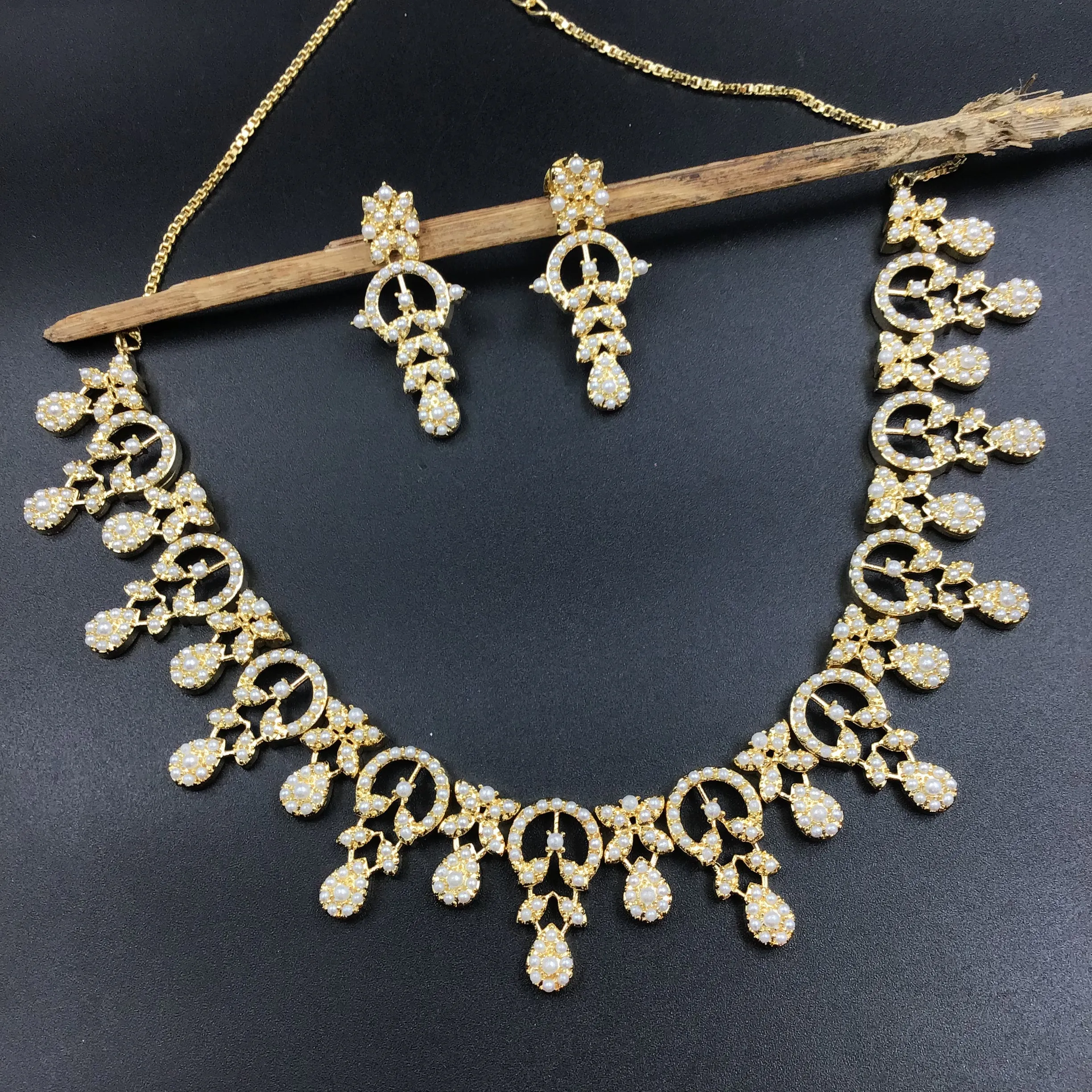Round Neck Jadau Necklace Set 5990-65