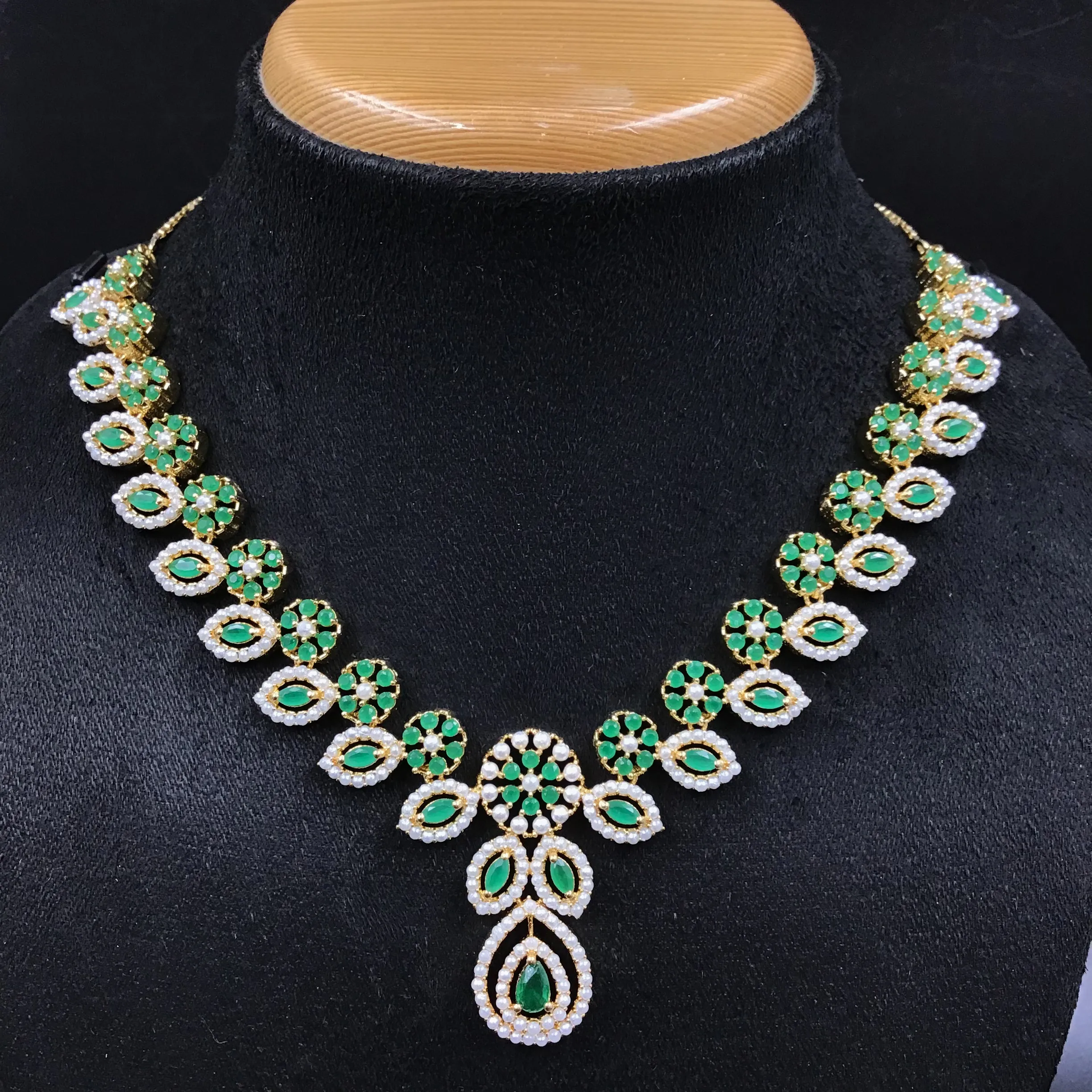 Round Neck Jadau Necklace Set 5991-65