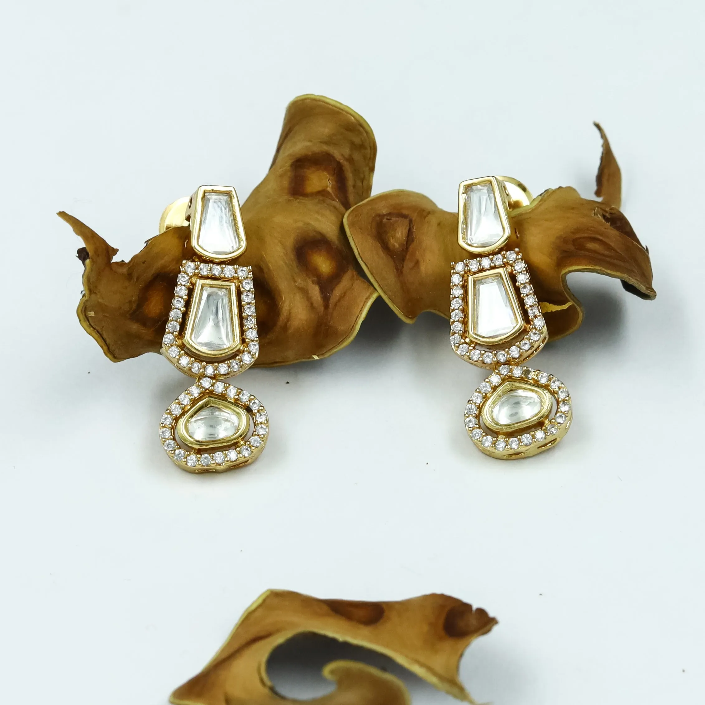 Round Neck Kundan Necklace Set 12936-31