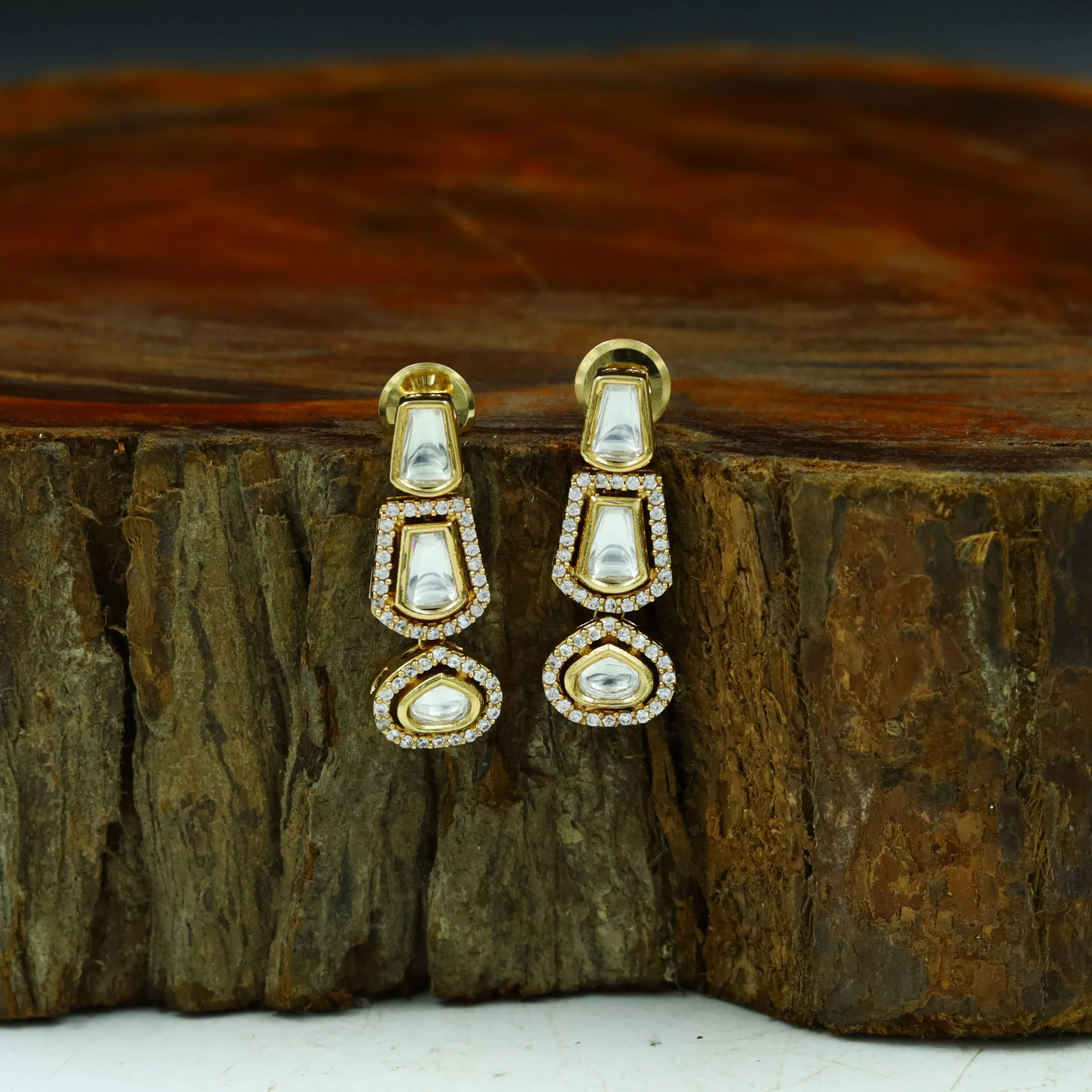 Round Neck Kundan Necklace Set 12936-31