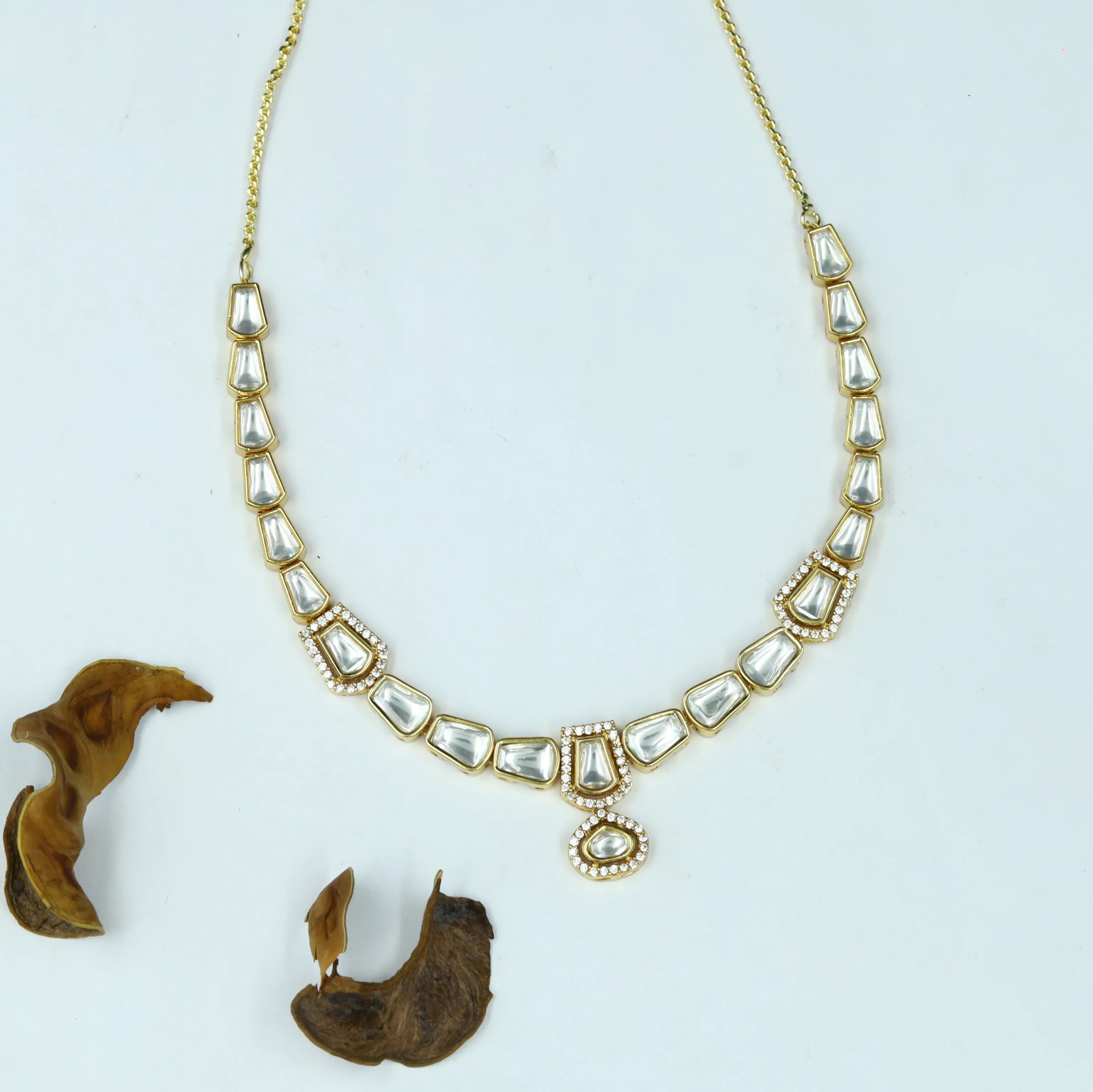 Round Neck Kundan Necklace Set 12936-31