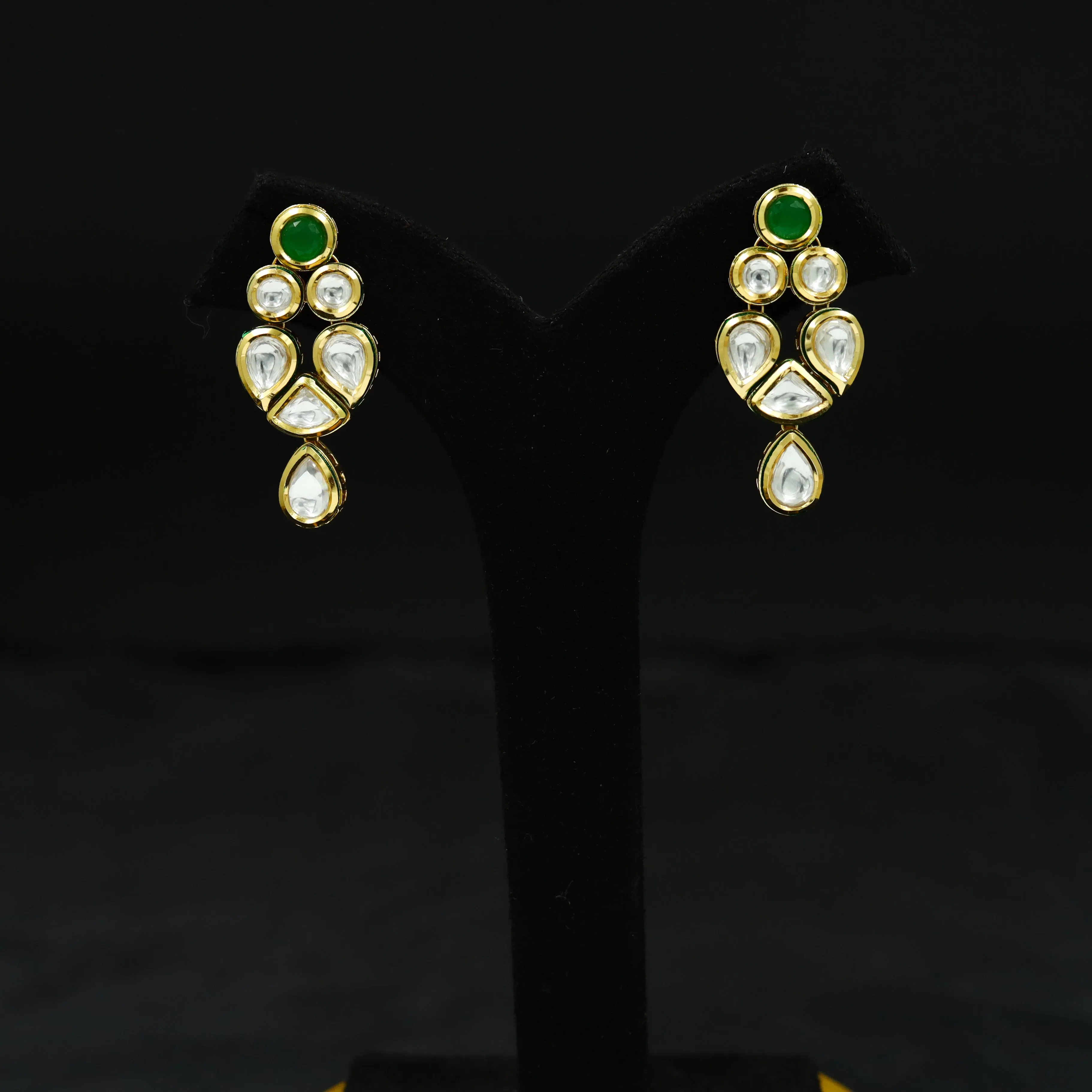 Round Neck Kundan Necklace Set 13042-34