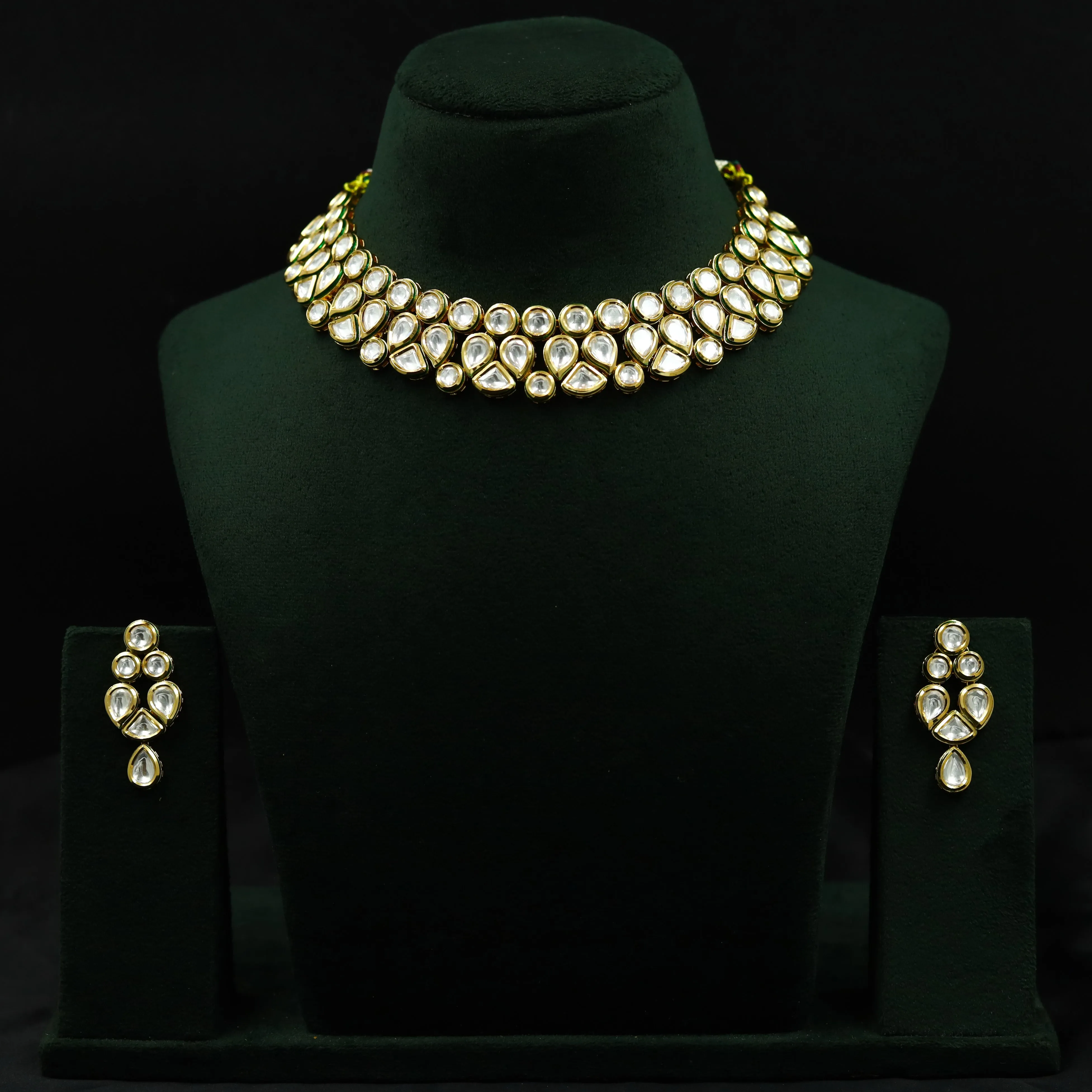 Round Neck Kundan Necklace Set 13042-34