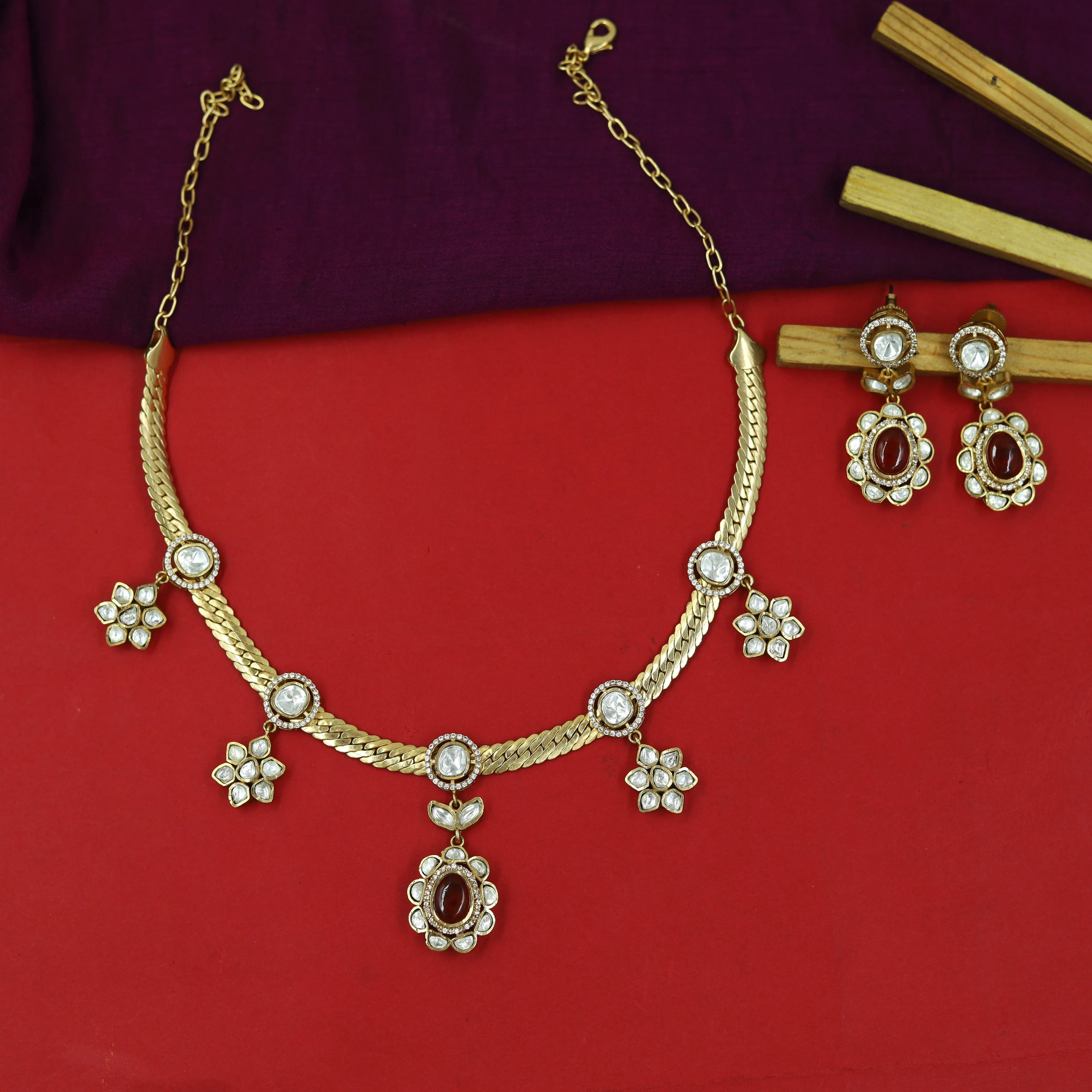 Round Neck Kundan Necklace Set 16034-87