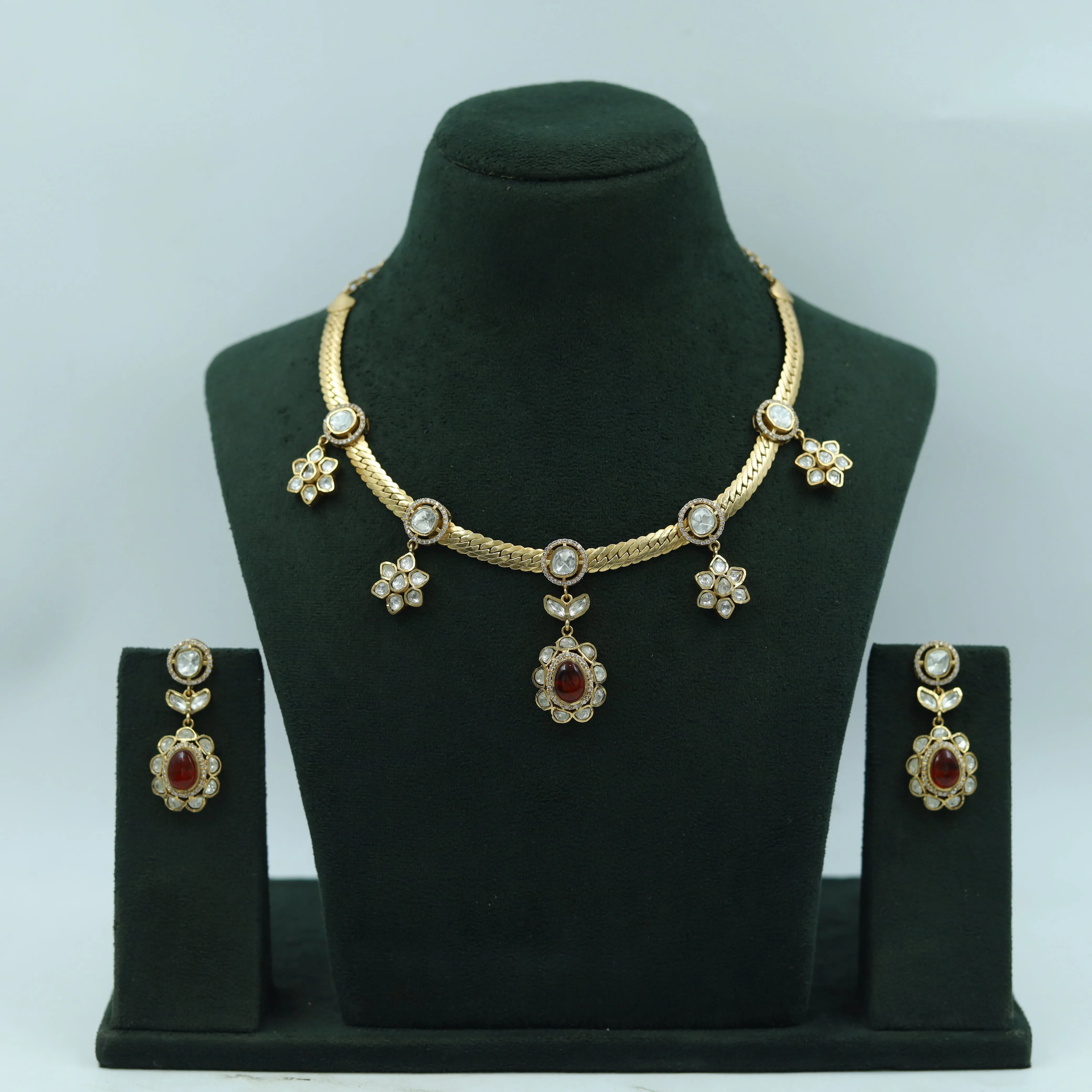 Round Neck Kundan Necklace Set 16034-87